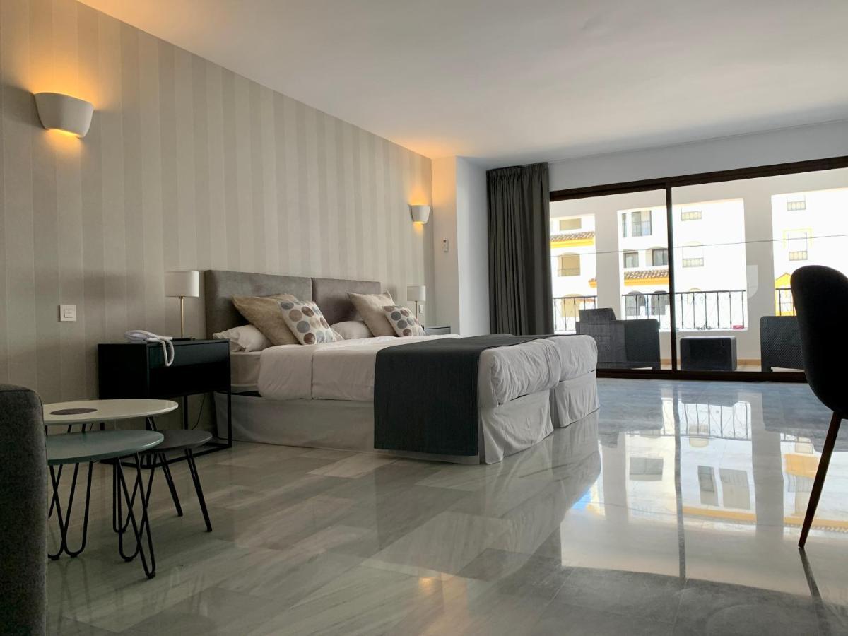 Aparthotel Benabola & 4*