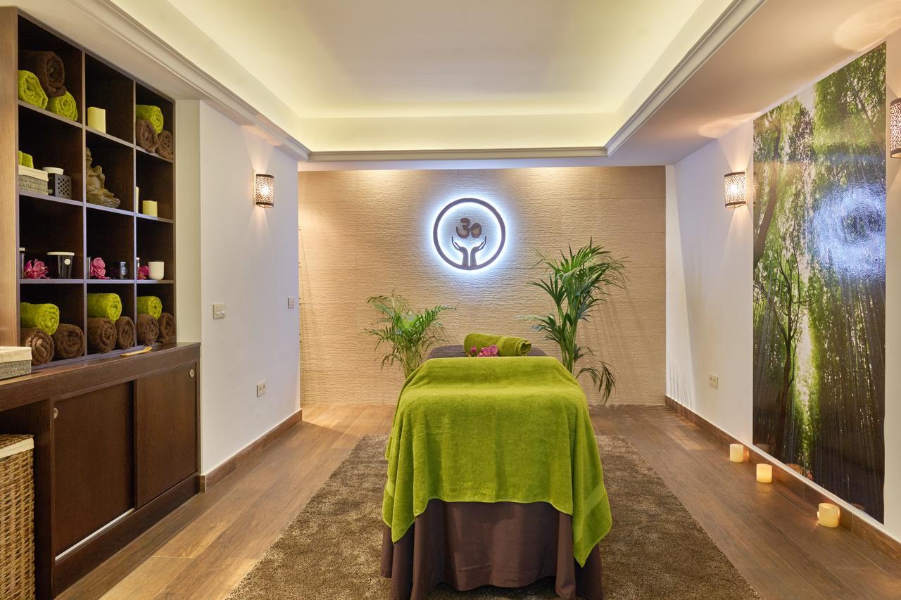 Aparthotel Benabola &